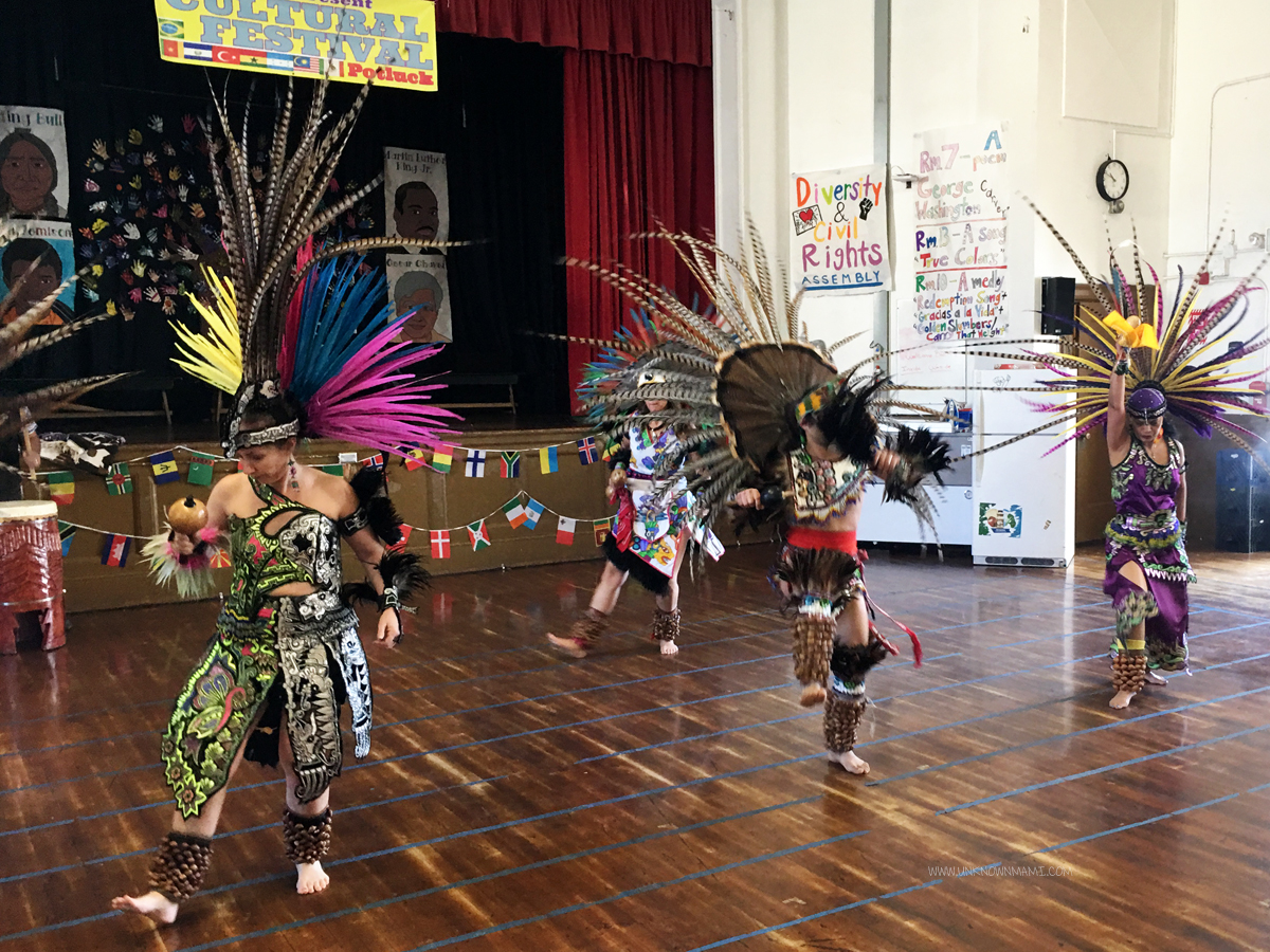 Aztec dancers Mixcoatl Anahuac Grupo 